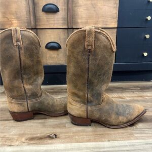 Vintage like new Dan Post rough out suede
